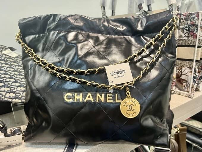 Nhiều hàng giả Chanel, LV, Dior được bán trên tuyến phố du lịch Đà Nẵng