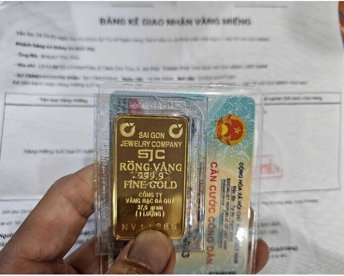 Sáng 23-5, giá vàng miếng SJC tụt khỏi mốc 121 triệu đồng/lượng