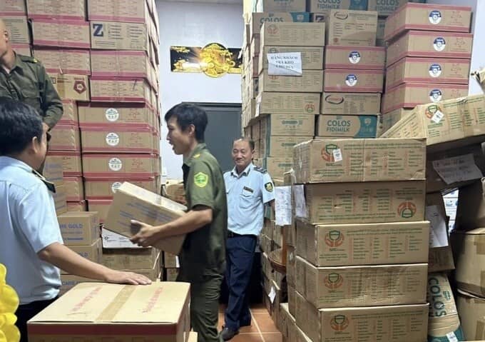 Long An phát hiện gần 12.000 lon sữa không rõ nguồn gốc