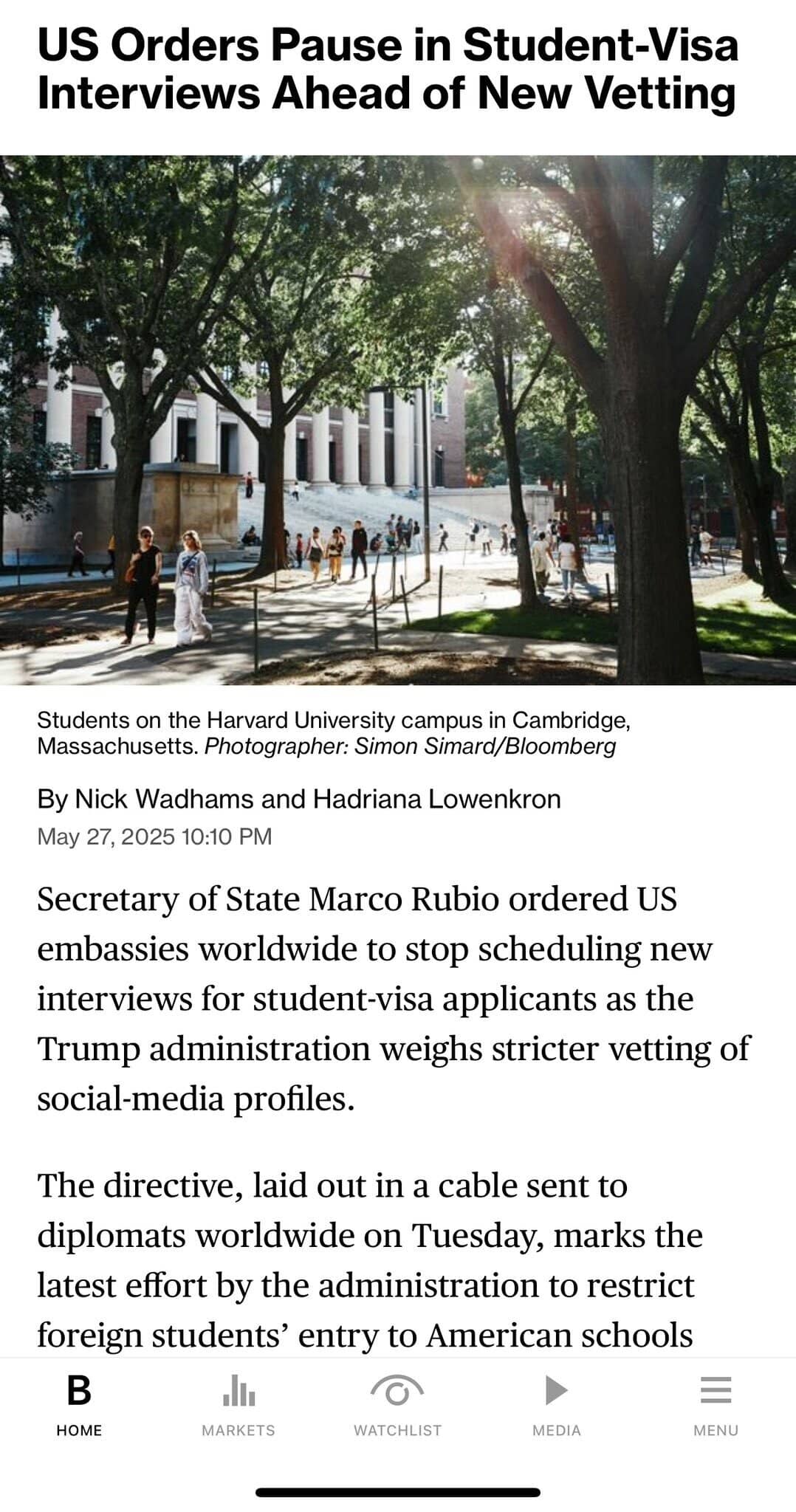 Chính quyền Trump tạm dừng phỏng vấn Visa du học để xem xét mở rộng điều tra mạng xã hội