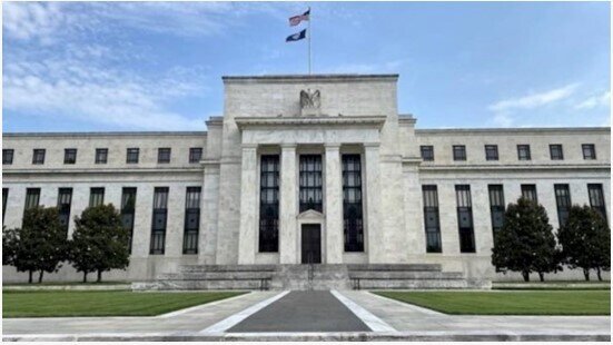 Thống đốc Fed để ngỏ khả năng cắt giảm lãi suất vào cuối năm