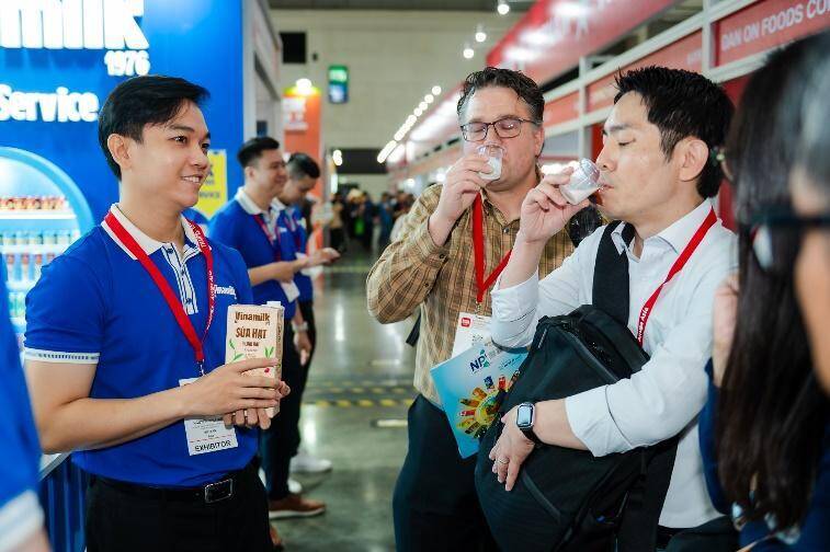 Vinamilk gần 20 năm tham gia hội chợ quốc tế hàng đầu Châu Á, không chỉ để kinh doanh