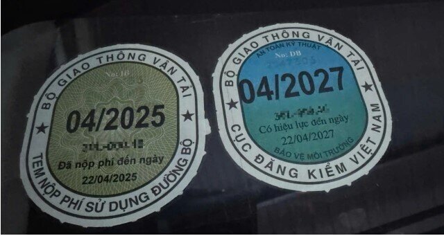 Bộ Xây dựng đề xuất bỏ tem thu phí sử dụng đường bộ dán trên ô tô