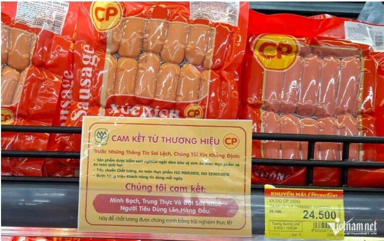 Lùm xùm thịt heo C.P. Việt Nam, tờ 'cam kết từ thương hiệu CP' tại quầy hàng biến mất