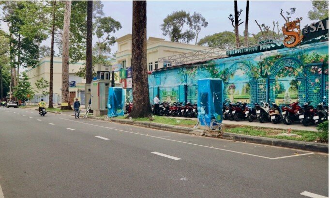 Lắp đặt trụ sạc siêu nhanh cho xe điện đỗ dưới lòng đường