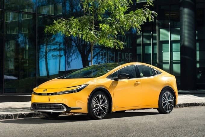 Chủ tịch Toyota: xe điện ô nhiễm gấp ba lần xe hybrid