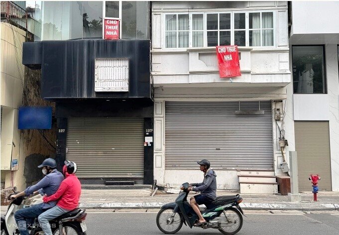 Nhiều nhà mặt phố hạ giá thuê để giữ chân khách