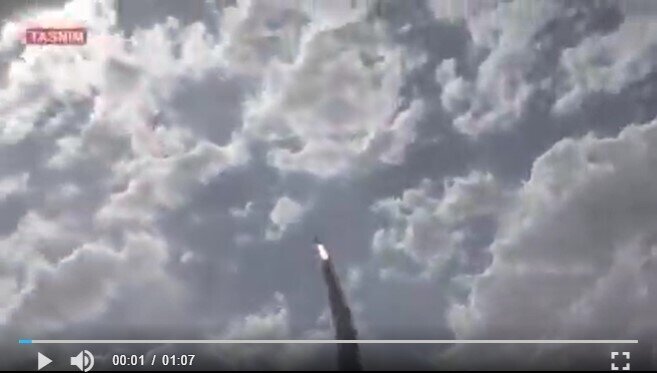 Iran lần đầu phóng tên lửa đa đầu đạn tấn công Israel