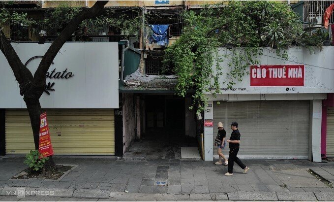 Nhiều nhà mặt phố hạ giá thuê để giữ chân khách