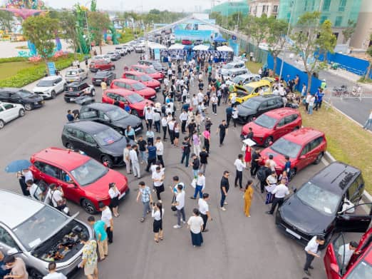 VINFAST BÀN GIAO LÔ XE LIMO GREEN ĐẦU TIÊN CHO KHÁCH HÀNG