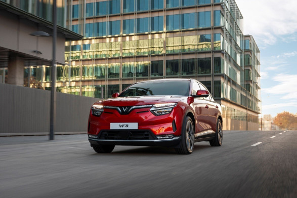 VINFAST HỢP TÁC VỚI PLUGSURFING MỞ RỘNG TRẢI NGHIỆM SẠC XE ĐIỆN LIỀN MẠCH TẠI CHÂU ÂU