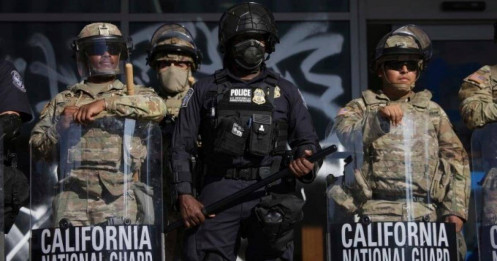 Chính quyền Trump kiện Los Angeles