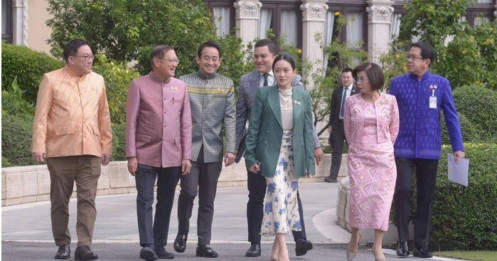 Nóng: Thủ tướng Thái Lan bị đình chỉ chức vụ