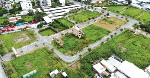 Doanh nghiệp địa ốc chờ “dòng nước mát” cải cách hành chính