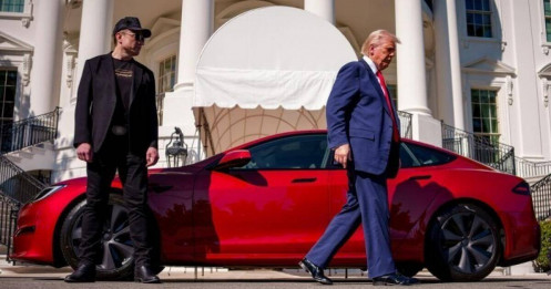 Mất kiên nhẫn, Trump muốn Elon Musk 'xách vali' về lại Nam Phi