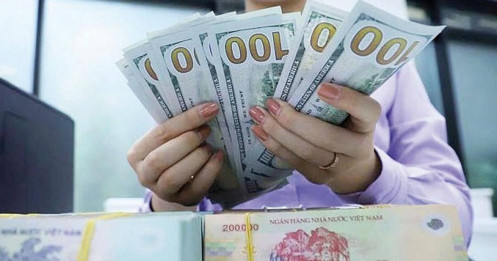 Giữ thế chủ động giữa tâm bão lãi suất