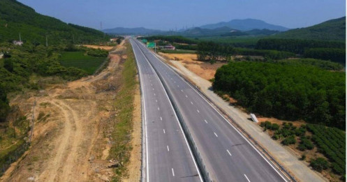 Đề xuất thu phí 13 dự án cao tốc Bắc Nam hoàn thành trong năm 2025