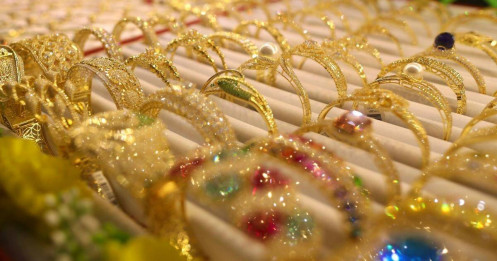 Giá vàng chao đảo trong cơn nóng toàn cầu, vàng miếng SJC trước áp lực lớn