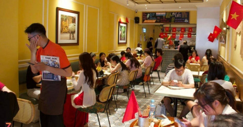 Hàng quán rục rịch tăng giá, chuyên gia nói không hẳn tiêu cực