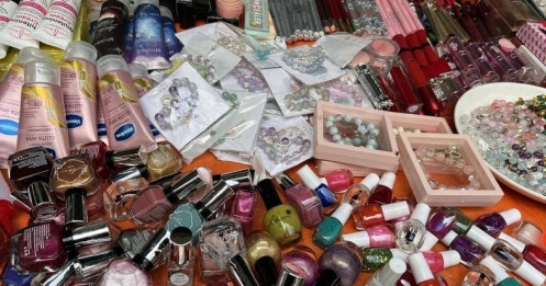 'Hàng hiệu' vài chục nghìn đồng ở chợ, mua nhiều còn được giảm giá