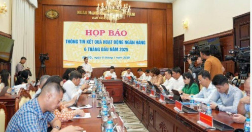 Bỏ room tín dụng: NHNN và ngân hàng thương mại nói gì?