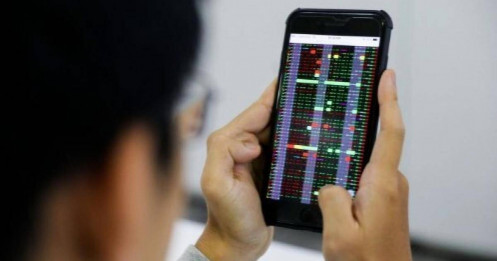 Tiền chảy mạnh vào chứng khoán