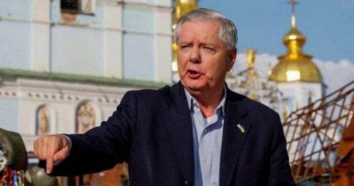 Mỹ dọa tung “quả bom thuế 500%” nhắm vào dầu khí Nga, Moscow giận dữ tố Washington “hai mặt”