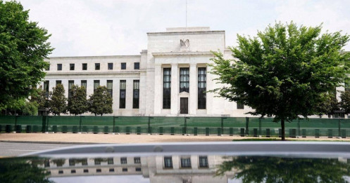 Ông Trump gọi Powell là 'đồ ngốc', cáo buộc Fed chi sai luật