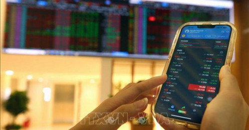 VN-Index tăng mạnh nhất kể từ cuối năm 2022, hướng đến vùng đỉnh lịch sử