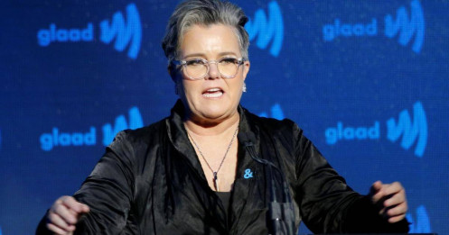 Ông Trump dọa tước quốc tịch sao truyền hình chỉ trích ông