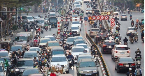 'Hà Nội cần hỗ trợ người dân chuyển đổi phương tiện khi cấm xe máy xăng'