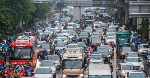 Hà Nội cần làm gì trước khi cấm xe máy chạy xăng trong Vành đai 1?