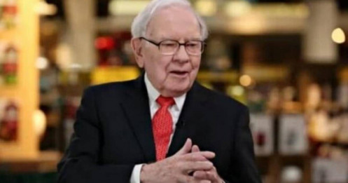Warren Buffett chỉ ra 5 sai lầm chi tiêu khiến người trẻ mãi không giàu nổi