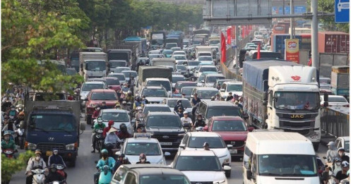 Lo ngại đảo lộn cuộc sống vì cấm xe máy xăng