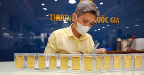 Giá vàng miếng SJC và vàng nhẫn bất ngờ giảm sâu
