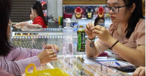 Giá vàng miếng SJC, vàng nhẫn giảm liên tiếp