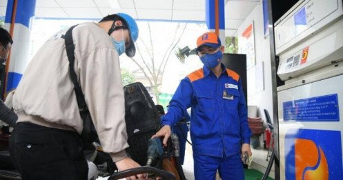 Giá xăng giảm vào ngày mai?