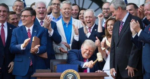 Ông Trump làm gì sau nửa năm nhiệm kỳ hai