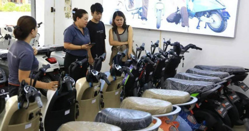 Nở rộ dịch vụ 'ăn theo' xe điện