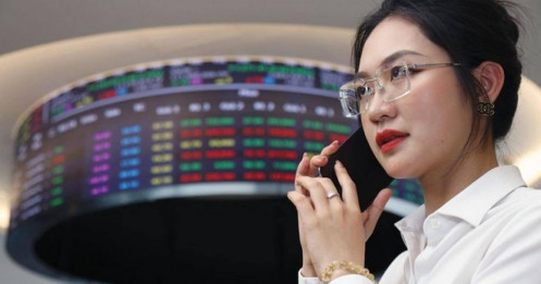 Chứng khoán báo lãi lớn, triển vọng còn ở phía trước