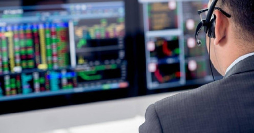 Đón sóng nâng hạng, dòng tiền khối ngoại đổ vào nhóm cổ phiếu ngành nào?