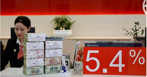 Một số ngân hàng tăng lãi suất gửi tiết kiệm, điều gì đang xảy ra?