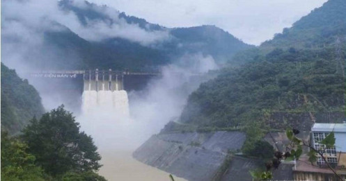 Lũ về chưa từng có, Thủ tướng yêu cầu ứng phó khẩn cấp ở thủy điện Bản Vẽ