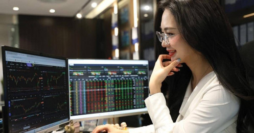 Khi VN-Index sát đỉnh: Chốt lời hay giữ hàng?
