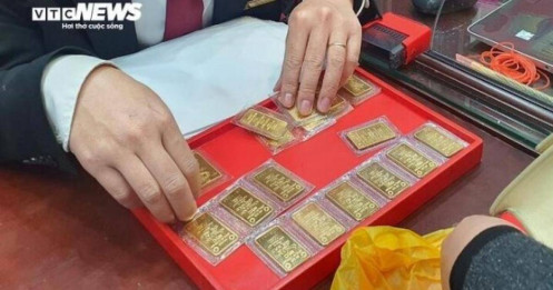 Giá vàng miếng 'bốc hơi' 700.000 đồng/lượng