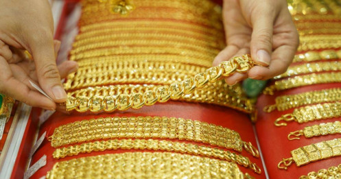 Vàng "lên đồng": Giải mã đà tăng phi mã không ngừng