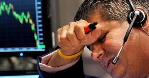 Khối ngoại tiếp đà bán ròng trong phiên bán tháo kinh hoàng