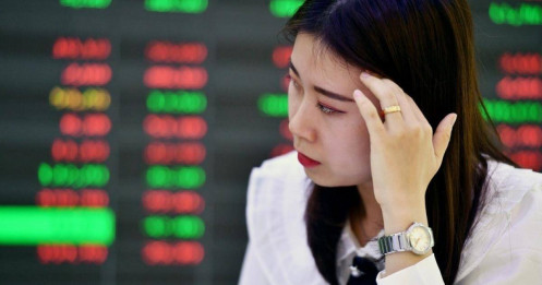 Nhà đầu tư chứng khoán nên hành động thế nào sau phiên giảm sốc 64 điểm từ đỉnh lịch sử?