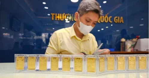 Giá vàng SJC cao hơn thế giới gần 16 triệu đồng/lượng