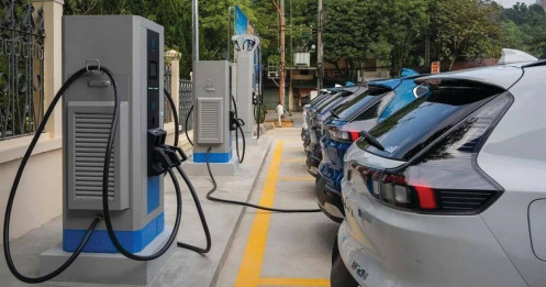 Có tiền muốn đầu tư trạm sạc cũng không dễ